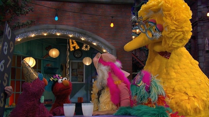 Sesame Street: My Favorite Holidays (2022) [DVD Review] 3